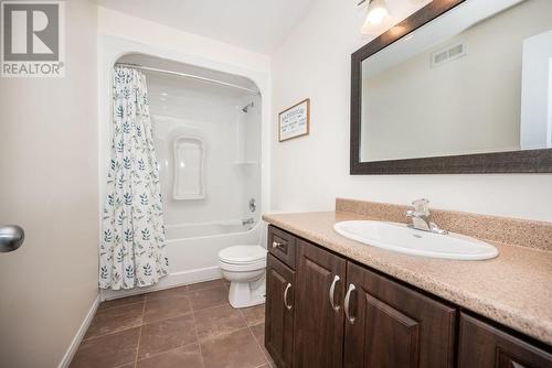 5 Vermont Meadows, Petawawa, ON - Indoor Photo Showing Bathroom