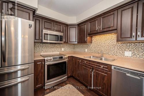 5 Vermont, Petawawa, ON - Indoor Photo Showing Kitchen With Double Sink