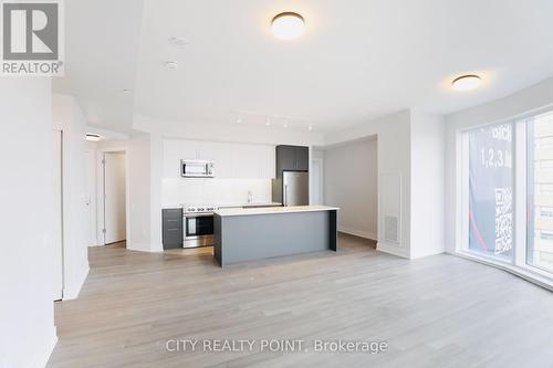 707 - 2525 Bathurst Street, Toronto, ON - Indoor Photo Showing Kitchen