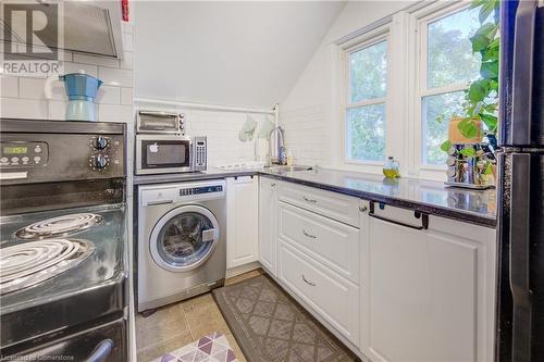 52 Henry Street, Kitchener, ON - Indoor Photo Showing Laundry Room