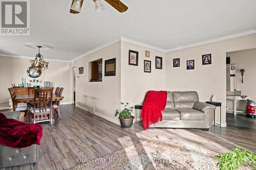 121 Oak Street W, Leamington, ON - Indoor Photo Showing Living Room