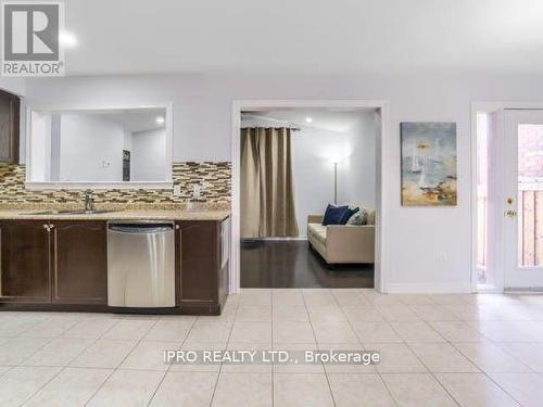 154 Mccready Drive, Milton, ON - Indoor Photo Showing Kitchen