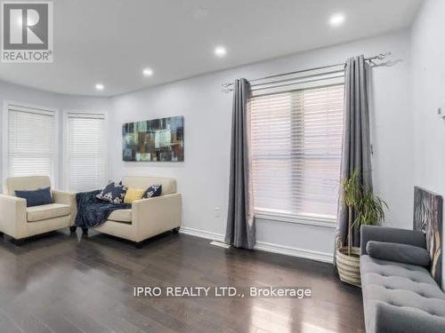 154 Mccready Drive, Milton, ON - Indoor Photo Showing Living Room