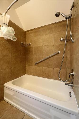 684 Agnes Street, Winnipeg, MB - Indoor Photo Showing Bathroom