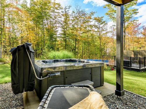 Hot tub - 110 Rue Guillaume, Magog, QC - Outdoor