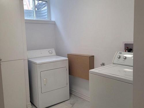 Lower-42 Madison St, Brampton, ON - Indoor Photo Showing Laundry Room