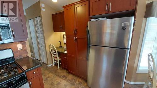 4889 Lynx Crescent, Radium Hot Springs, BC - Indoor Photo Showing Kitchen