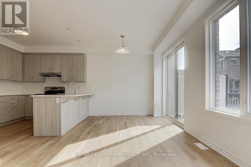 3070 Merrick Road, Oakville, ON - Indoor Photo Showing Kitchen