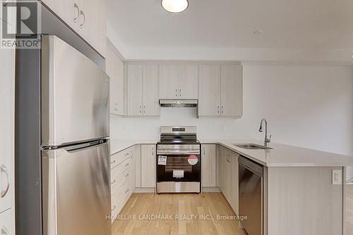 3070 Merrick Road, Oakville, ON - Indoor Photo Showing Kitchen With Double Sink