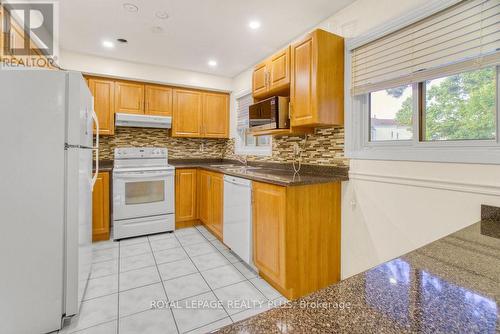 34 - 6520 Corfu Road E, Mississauga, ON - Indoor Photo Showing Kitchen