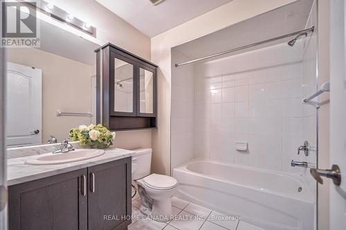 63 - 2435 Greenwich Drive, Oakville, ON - Indoor Photo Showing Bathroom