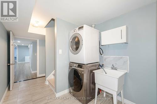 28 Benadir Avenue, Caledon, ON - Indoor Photo Showing Laundry Room