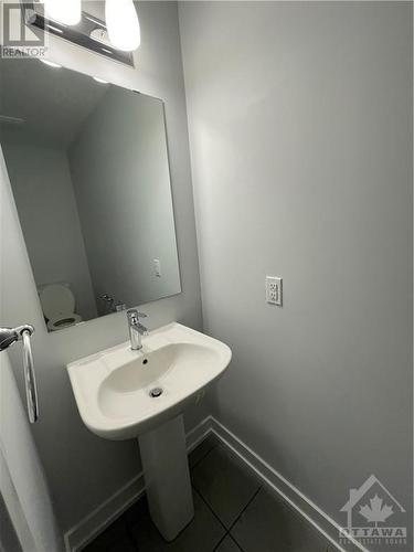 232 Anyolite Private, Ottawa, ON - Indoor Photo Showing Bathroom