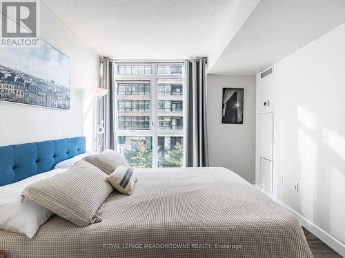 305 - 10 Capreol Street, Toronto, ON - Indoor Photo Showing Bedroom