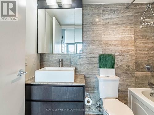 305 - 10 Capreol Street, Toronto, ON - Indoor Photo Showing Bathroom