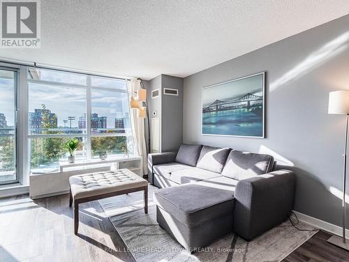 305 - 10 Capreol Street, Toronto, ON - Indoor Photo Showing Living Room