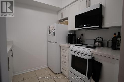 1605 - 44 St Joseph Street, Toronto, ON - Indoor Photo Showing Kitchen