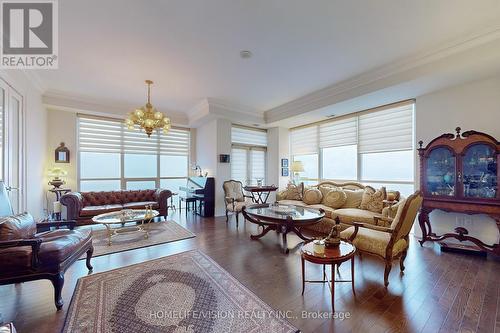 2620 - 70 Roehampton Avenue, Toronto, ON - Indoor Photo Showing Living Room