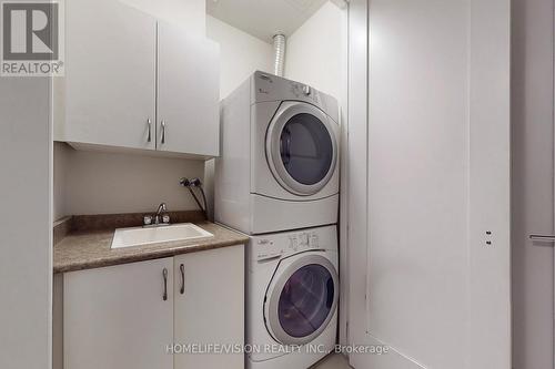 2620 - 70 Roehampton Avenue, Toronto, ON - Indoor Photo Showing Laundry Room