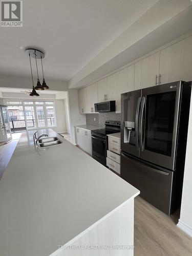 23 Verbena Street, East Gwillimbury, ON - Indoor Photo Showing Kitchen