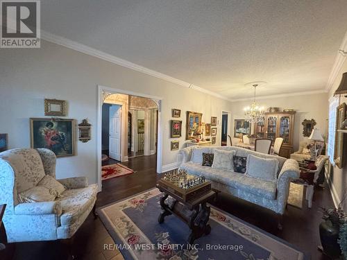 2 - 3 Larkdale Terrace, Brampton, ON - Indoor Photo Showing Living Room