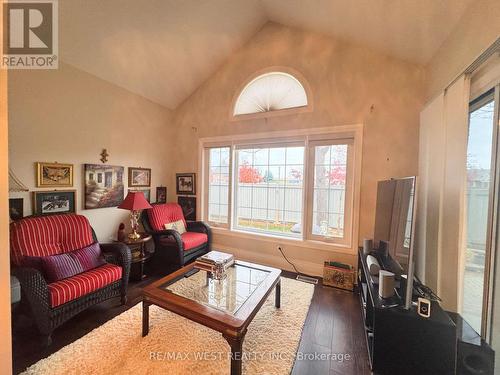 2 - 3 Larkdale Terrace, Brampton, ON - Indoor Photo Showing Living Room