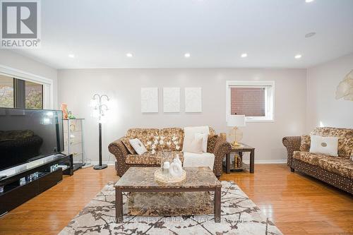 3887 Rippleton Lane, Mississauga, ON - Indoor Photo Showing Living Room