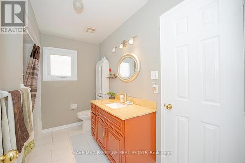 3887 Rippleton Lane, Mississauga, ON - Indoor Photo Showing Bathroom