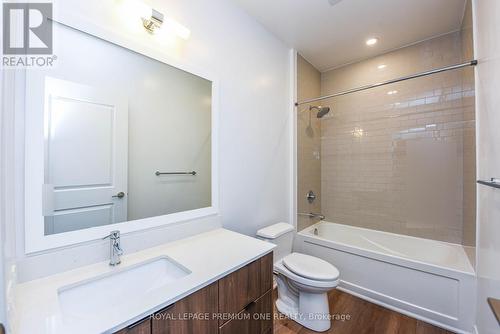 105 - 571 Prince Edward Drive N, Toronto, ON - Indoor Photo Showing Bathroom