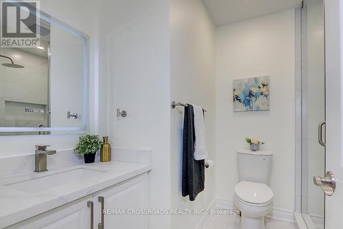 32 - 15 Brimwood Boulevard, Toronto, ON - Indoor Photo Showing Bathroom