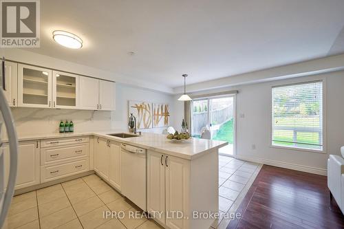 1638 Coldstream Drive, Oshawa, ON - Indoor Photo Showing Kitchen With Upgraded Kitchen