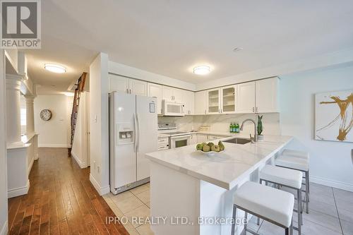 1638 Coldstream Drive, Oshawa, ON - Indoor Photo Showing Kitchen