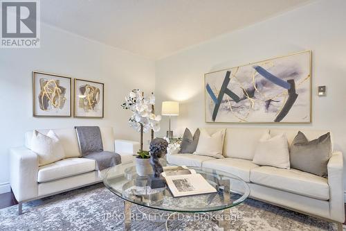 1638 Coldstream Street, Oshawa, ON - Indoor Photo Showing Living Room