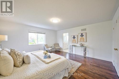 1638 Coldstream Drive, Oshawa, ON - Indoor Photo Showing Living Room