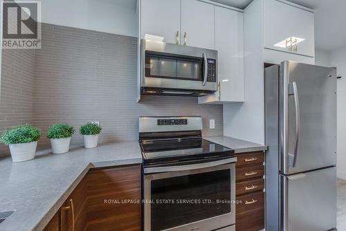 1St Fl - 18 Long Branch Avenue, Toronto, ON - Indoor Photo Showing Kitchen