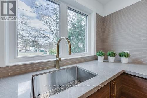 1St Fl - 18 Long Branch Avenue, Toronto, ON - Indoor Photo Showing Kitchen