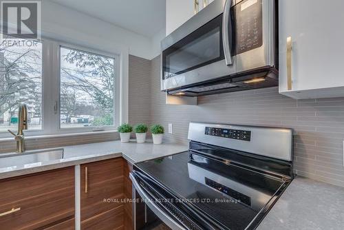 1St Fl - 18 Long Branch Avenue, Toronto, ON - Indoor Photo Showing Kitchen