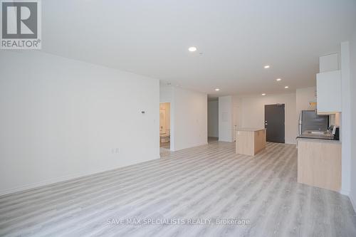 407 - 1098 Paisley Road, Guelph, ON - Indoor Photo Showing Other Room