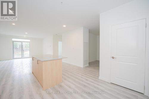 407 - 1098 Paisley Road, Guelph, ON - Indoor Photo Showing Other Room