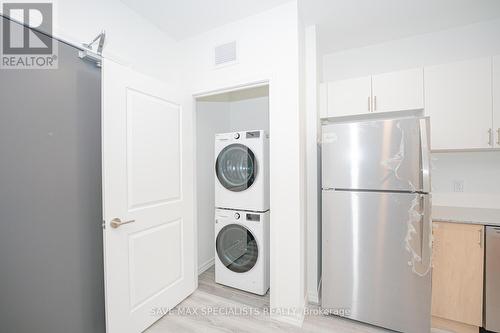 407 - 1098 Paisley Road, Guelph, ON - Indoor Photo Showing Laundry Room