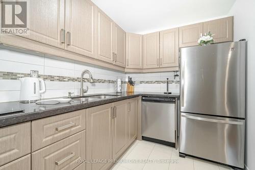 178 - 8 Norris Way, Markham, ON - Indoor Photo Showing Kitchen With Double Sink