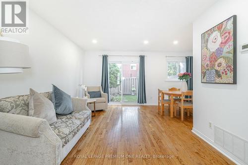 178 - 8 Norris Way, Markham, ON - Indoor Photo Showing Living Room