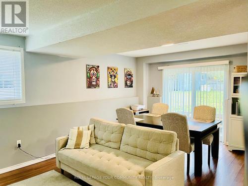 331 St. Vincent Street, Barrie, ON - Indoor Photo Showing Living Room