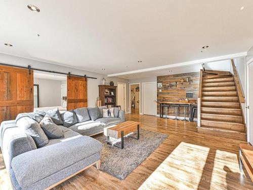 Salle familiale - 1062 Ch. Du Village, Morin-Heights, QC - Indoor Photo Showing Living Room