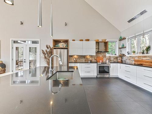 Cuisine - 1062 Ch. Du Village, Morin-Heights, QC - Indoor Photo Showing Kitchen With Double Sink With Upgraded Kitchen