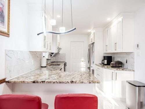 Kitchen - 132 Rue Regent, Longueuil (Greenfield Park), QC - Indoor Photo Showing Kitchen With Upgraded Kitchen