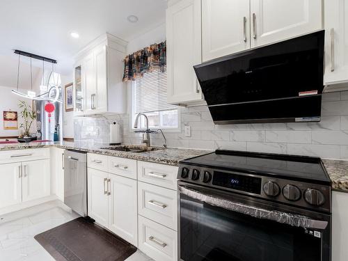 Kitchen - 132 Rue Regent, Longueuil (Greenfield Park), QC - Indoor Photo Showing Kitchen With Upgraded Kitchen