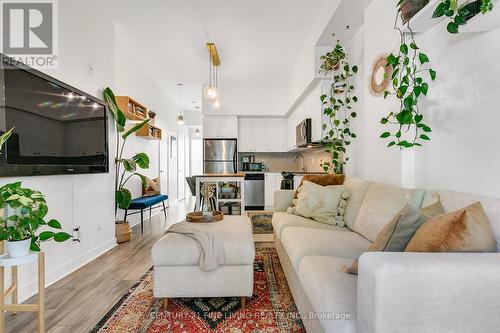 2 - 34 Boston Avenue, Toronto, ON - Indoor Photo Showing Living Room