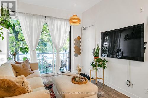 2 - 34 Boston Avenue, Toronto, ON - Indoor Photo Showing Living Room