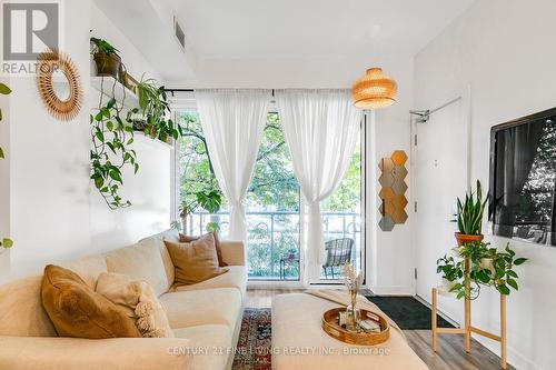 2 - 34 Boston Avenue, Toronto, ON - Indoor Photo Showing Living Room